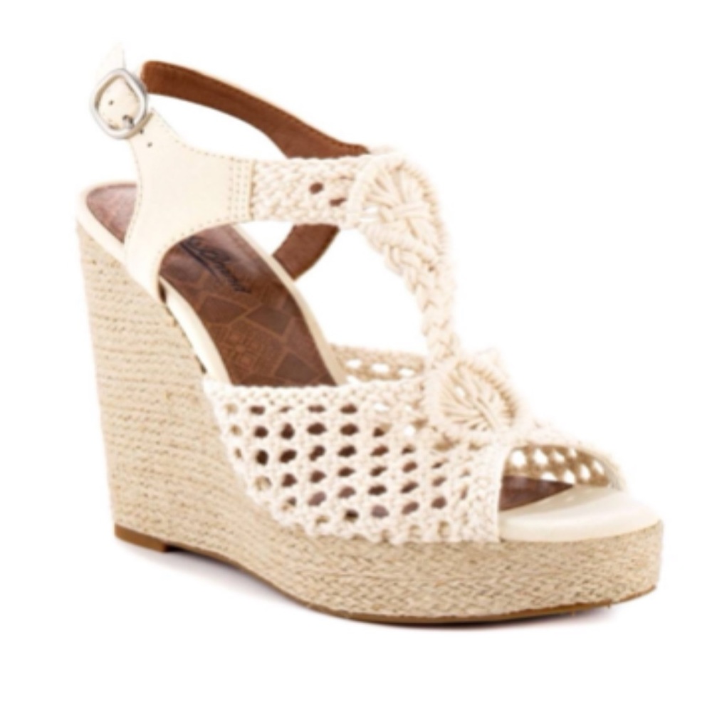 LUCKY BRAND like new macrame canvas lucky brand wedge size 8 with box
